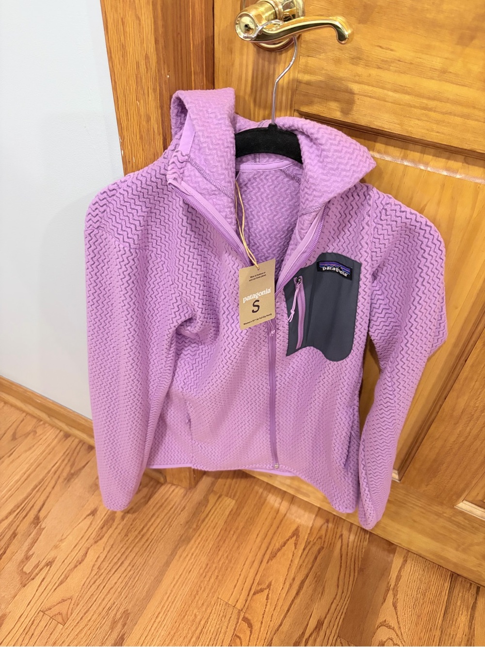 Patagonia NWT women’s Lavender Hooded Fleece Jacket with Contrast Chest Pocket